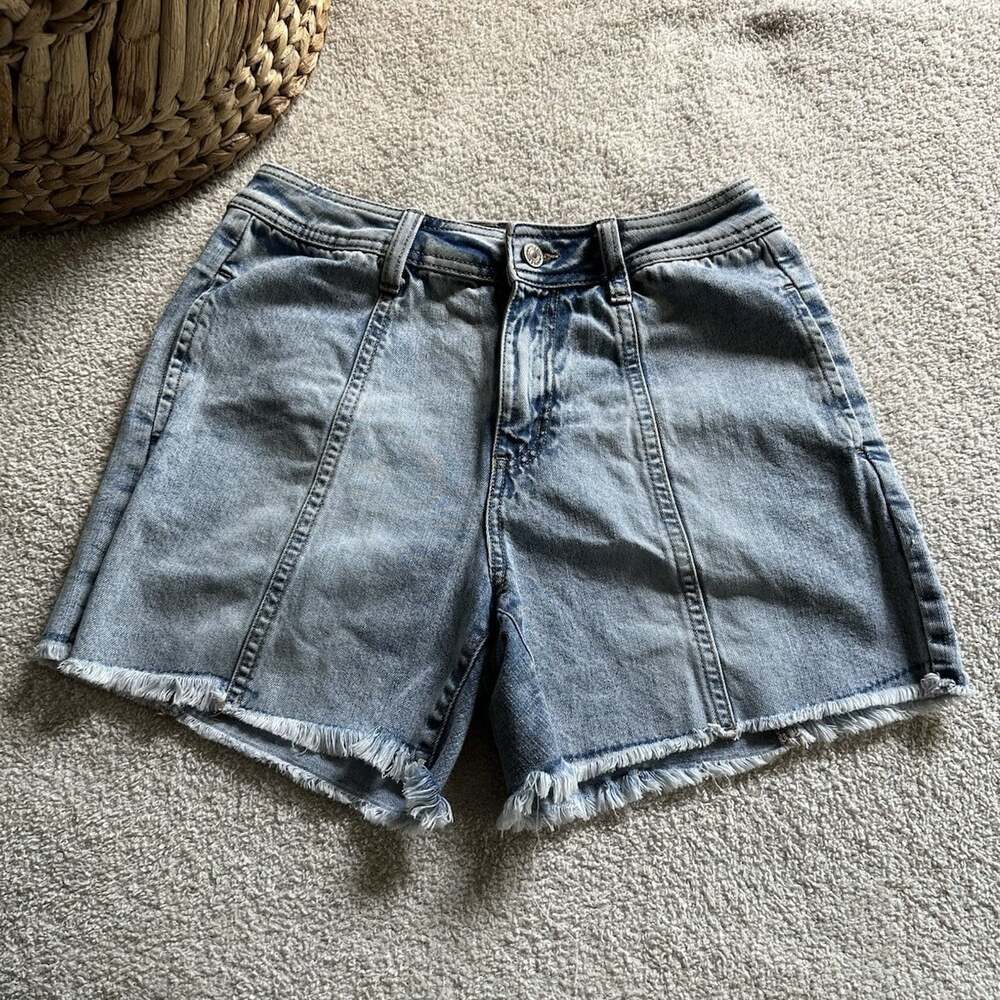 SoundStyle Women's 4 Blue Denim Light Wash High Rise Cutoff Raw Hem Shorts